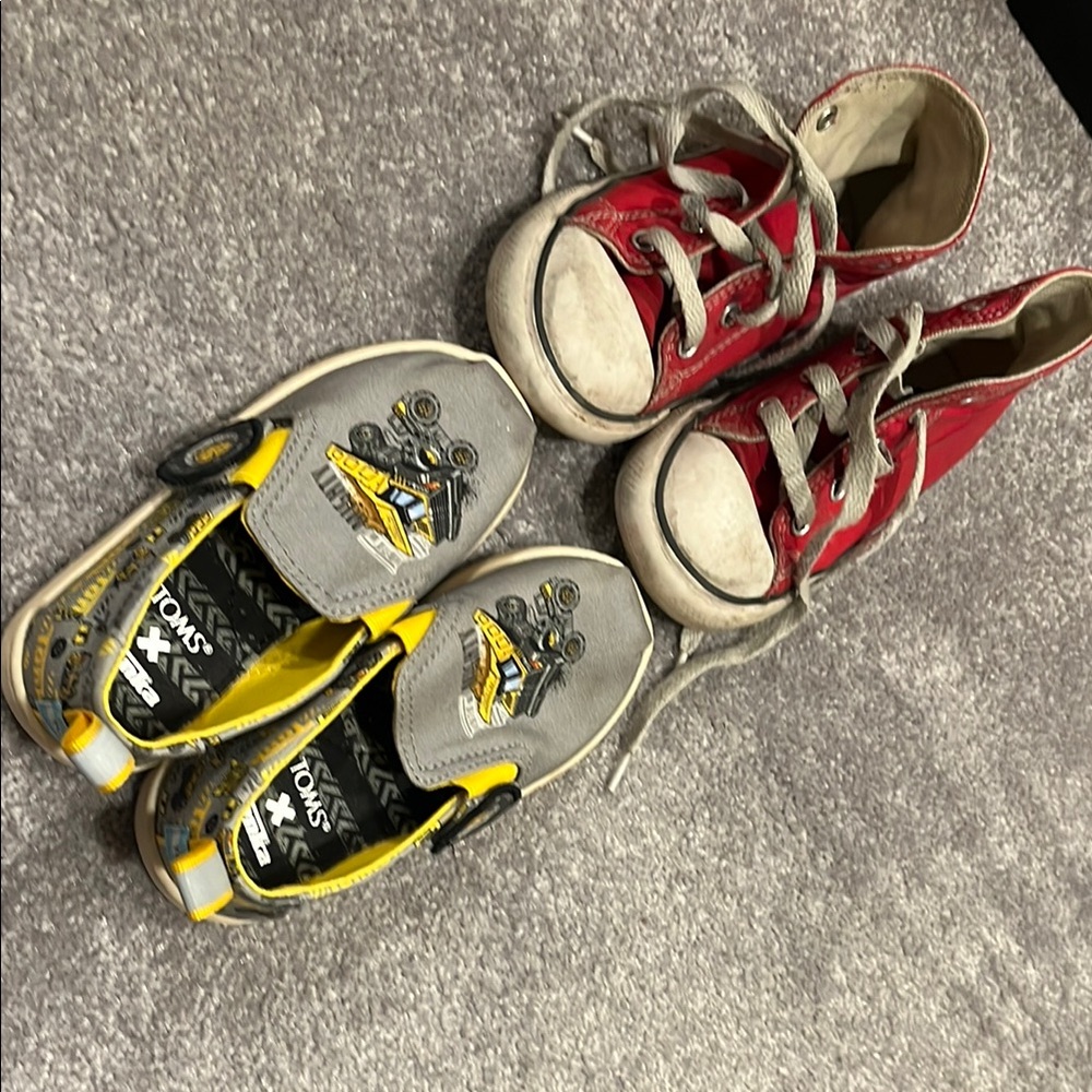 Construction TOMS and Converse